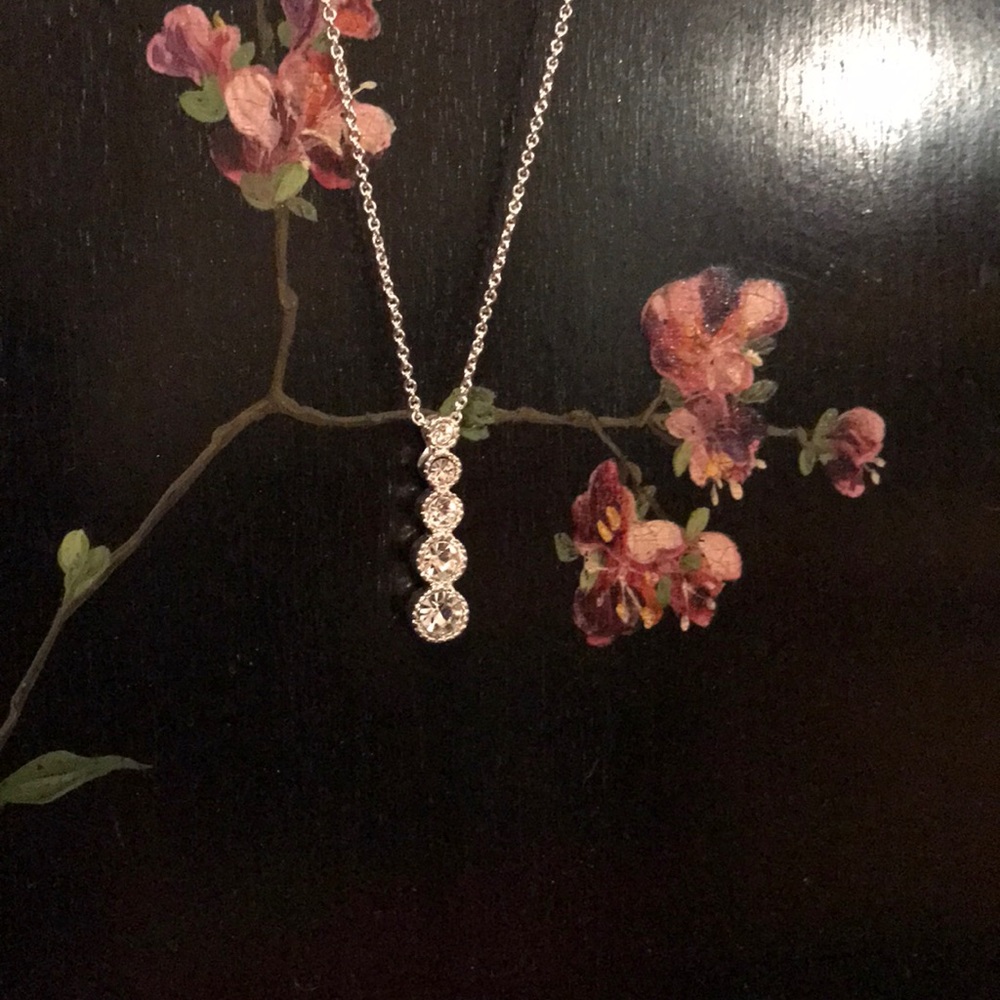 ‼️LAST DAY‼️NIB~Avon Rare Diamonds Necklace - Picture 1 of 8